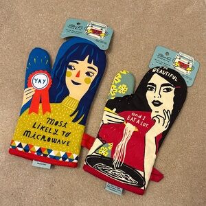 Set of Two, Blue Q Retro Graphic Oven Mitts! NWT